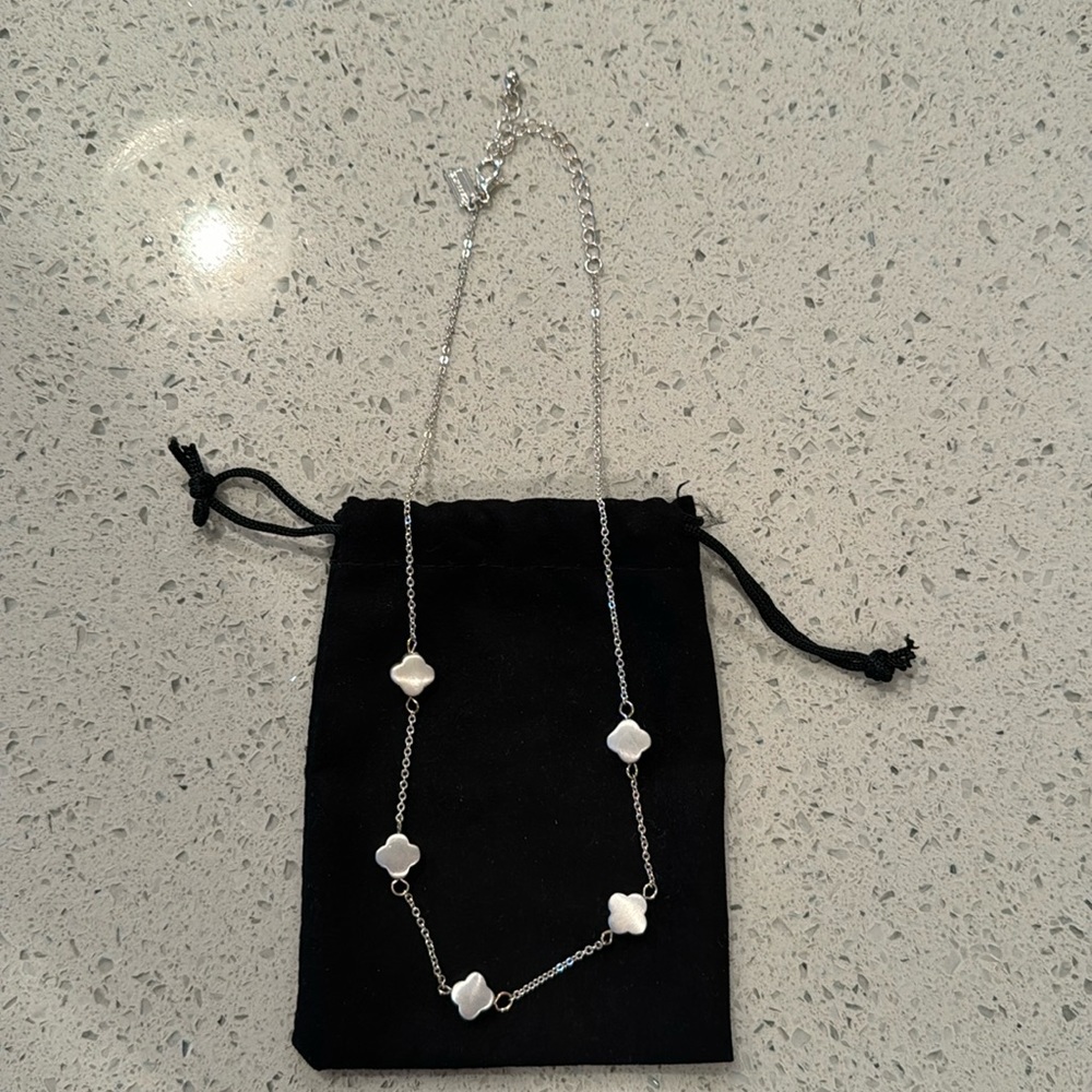 Canvas trefoil necklace